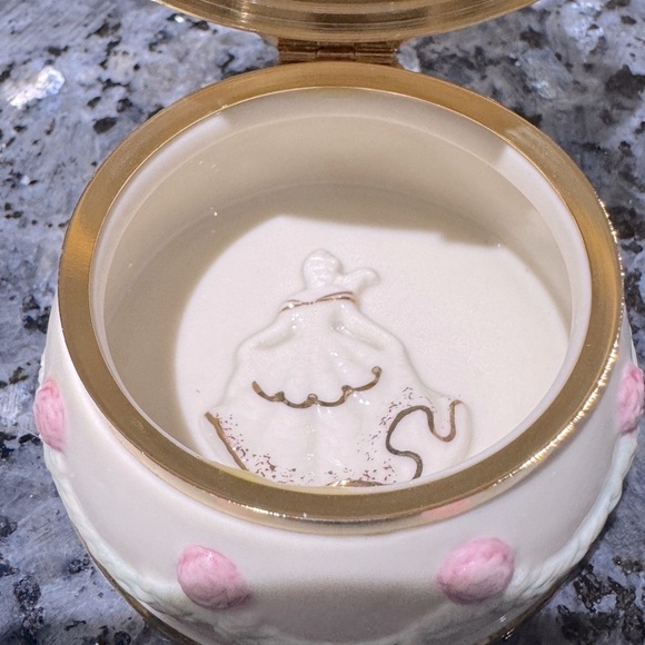 🌹✨ Vintage Disney Lenox Belle Porcelain Treasure Box – A True Enchanted Item 🌹 - Picture 14 of 16